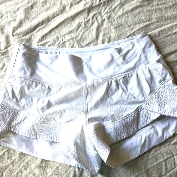Lululemon White Speed Up Shots. Size 6 - Picture 2 of 6